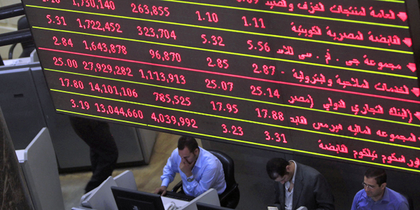 Traders work at the Egyptian Stock Exchange in Cairo August 11, 2011. Egyptian stocks tumbled to two-year lows at the start of the week as concerns about the U.S. economic slowdown and the euro zone banking system hit stocks in riskier emerging markets, before staging a partial rebound on Wednesday. REUTERS/Amr Abdallah Dalsh  (EGYPT - Tags: BUSINESS)