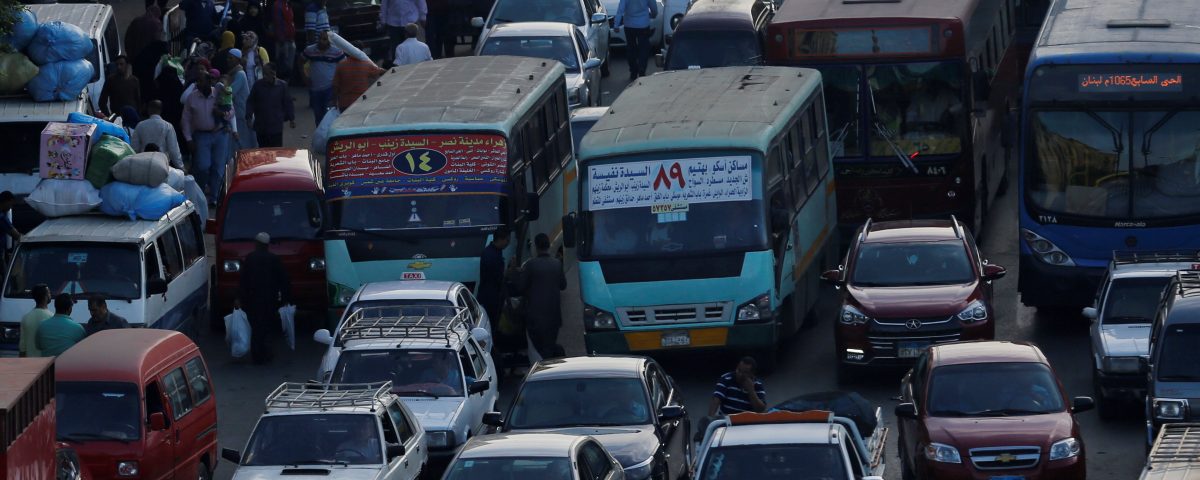 People walk at a market amidst a traffic jam in downtown Cairo, Egypt, November 9, 2016. REUTERS/Amr Abdallah Dalsh