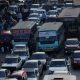 People walk at a market amidst a traffic jam in downtown Cairo, Egypt, November 9, 2016. REUTERS/Amr Abdallah Dalsh